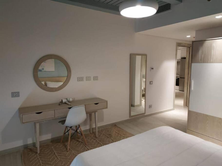 Stunning sea view service Apt.