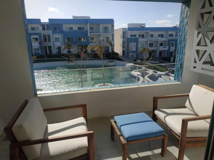 Stunning sea view service Apt.