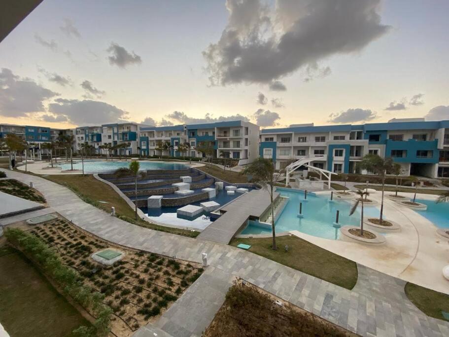 Stunning sea view service Apt.