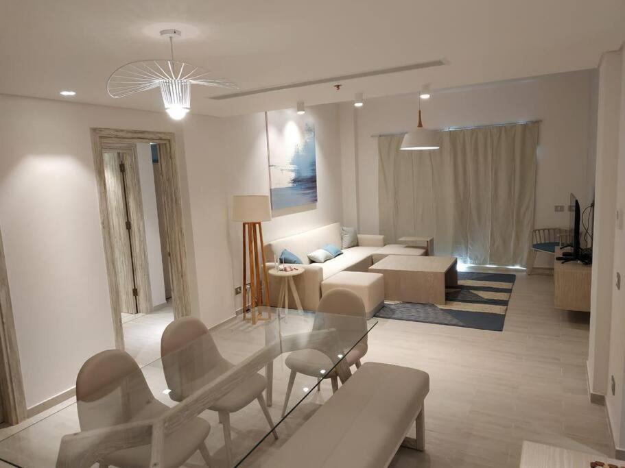 Stunning sea view service Apt.
