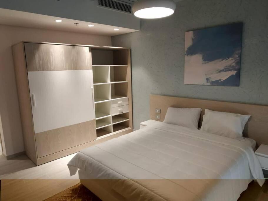 Stunning sea view service Apt.