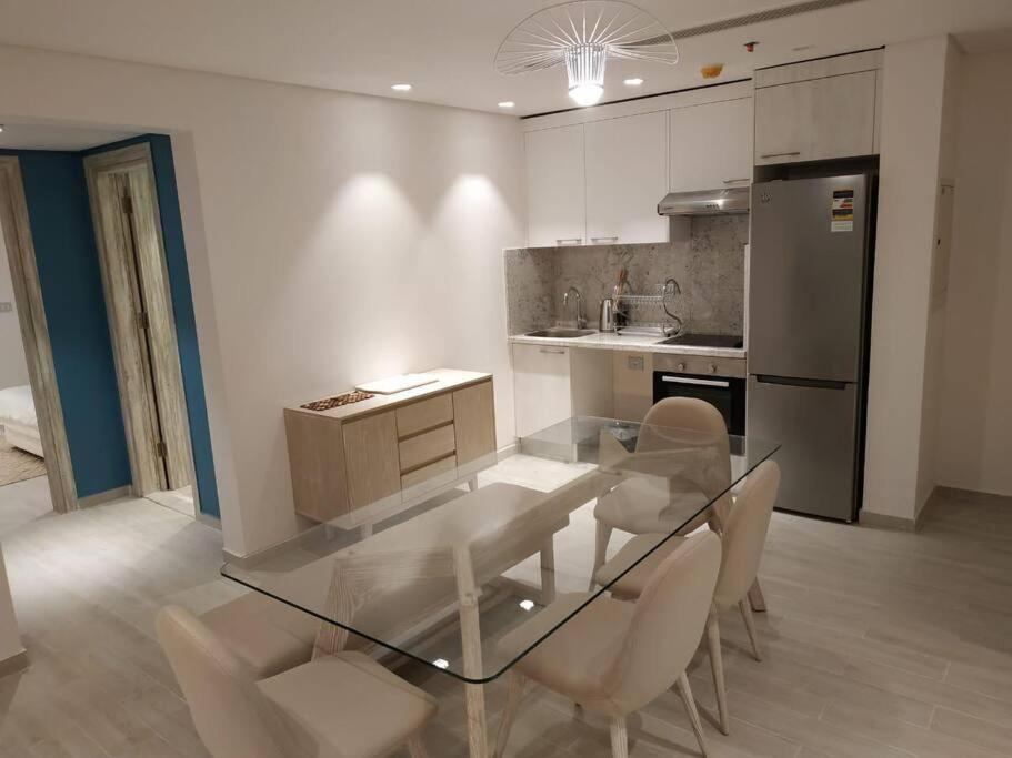 Stunning sea view service Apt.