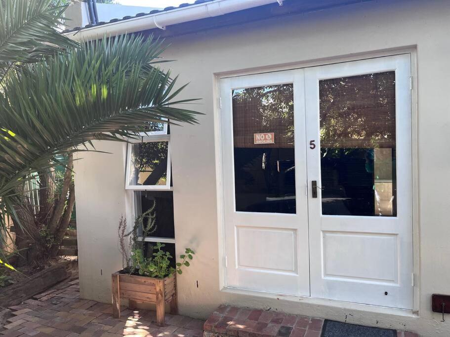 Lovely Garden Studio 5 - 10 min walk to the beach view 2