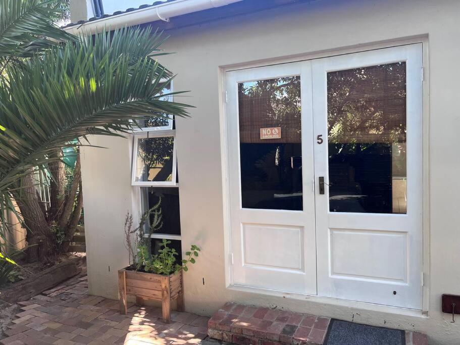 Lovely Garden Studio 5 - 10 min walk to the beach view 4