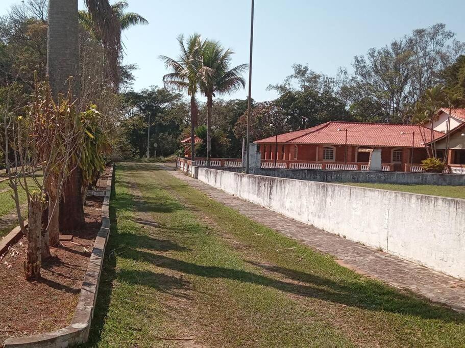 casa c/4 dormitórios e piscina