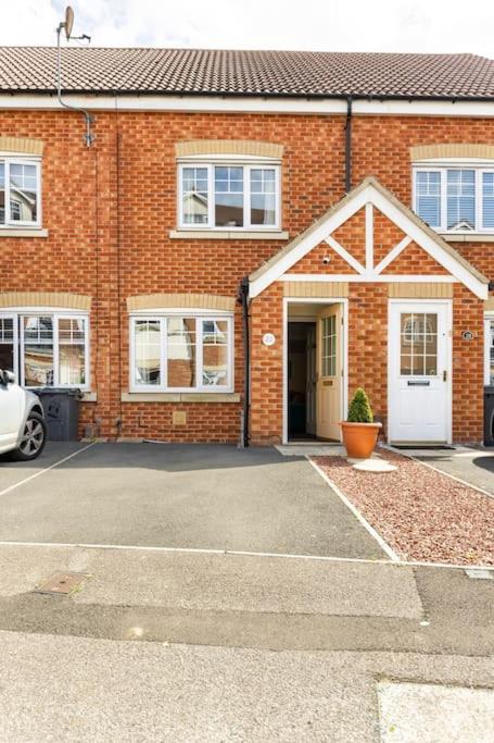 Modern 3 bedroom home *EVcharging* Garden, Parking