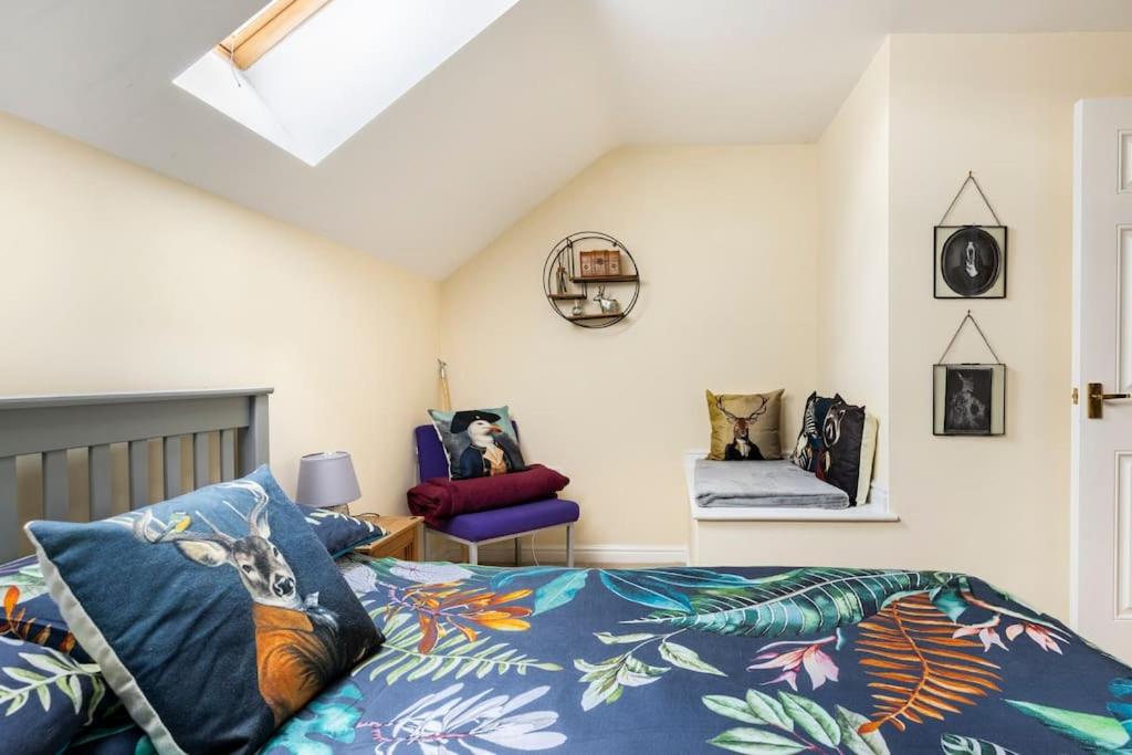 Modern 3 bedroom home *EVcharging* Garden, Parking view 4