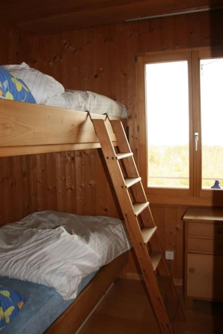 Haus am Seeufer mit Veranda in natürlicher Umgebung