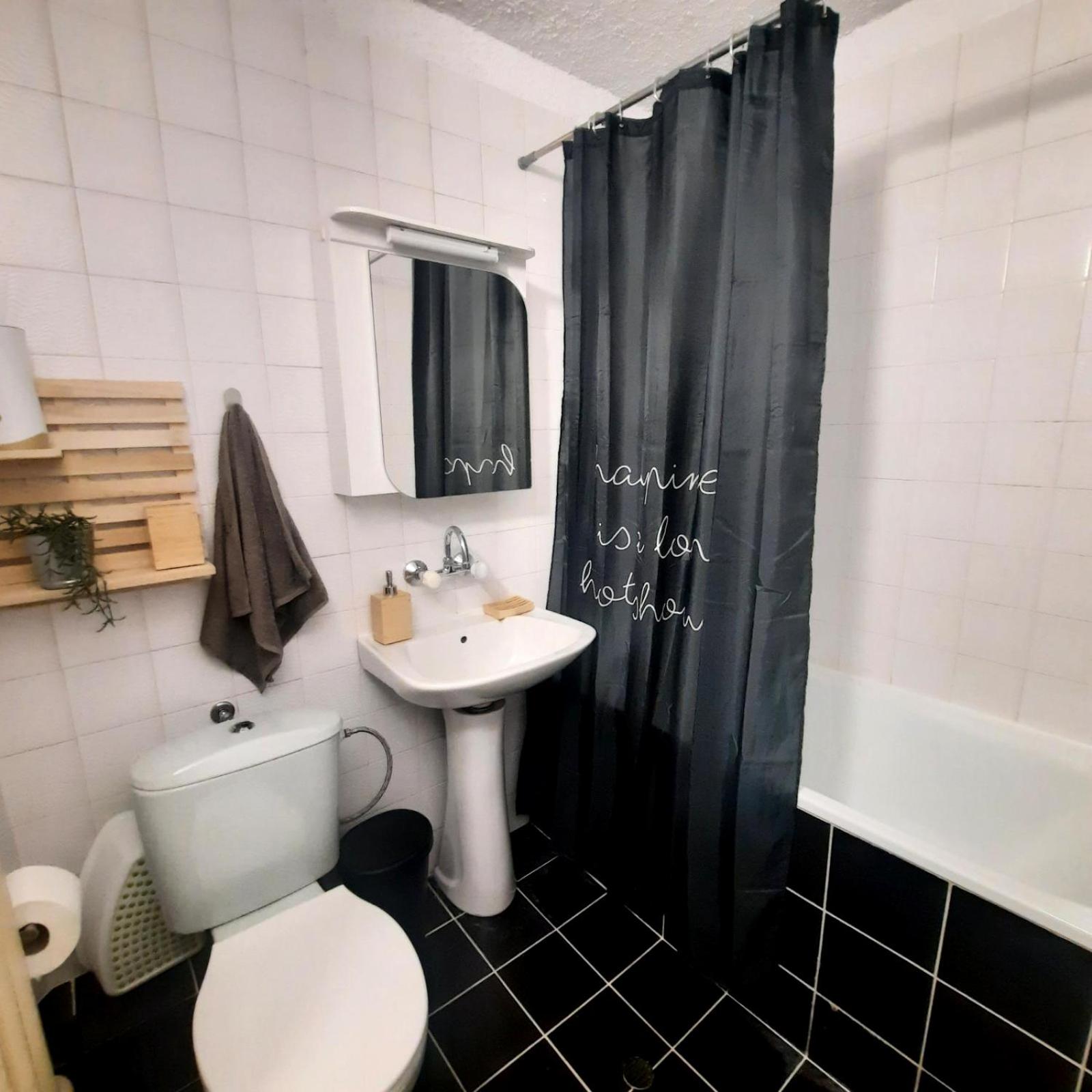 Spacious 3 bedroom apartment, close to metro station