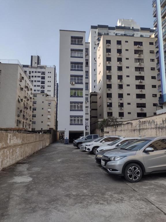 Sala living em prédio Familiar na Av da Praia view 3