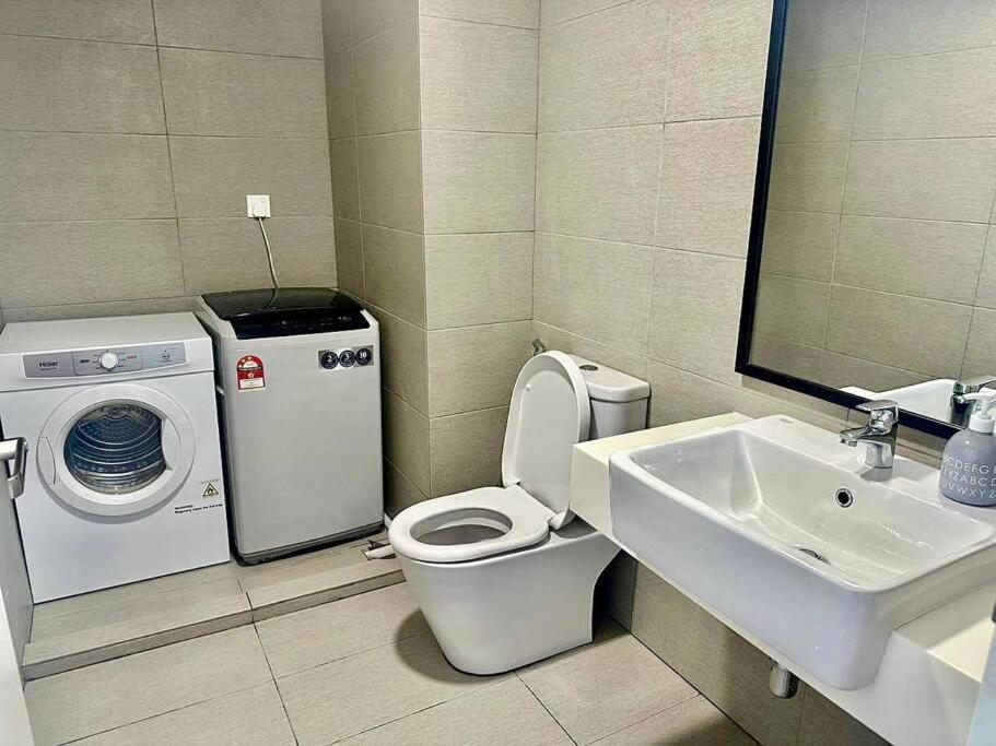 Modern EkoCheras Loft KLCC View near MRT FreeWifi