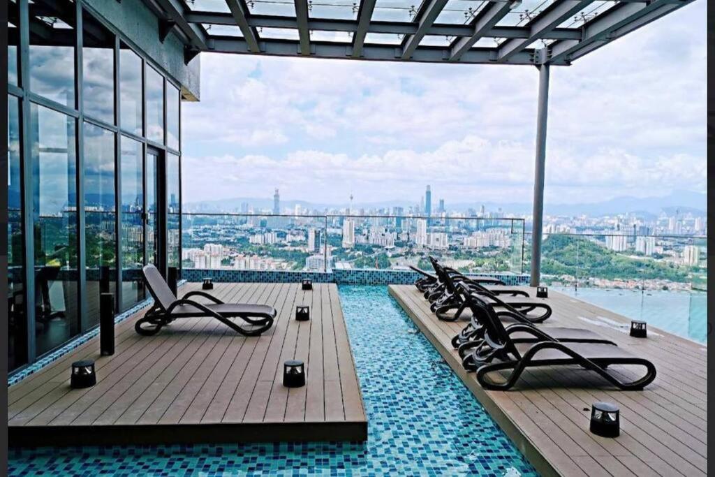 Modern EkoCheras Loft KLCC View near MRT FreeWifi
