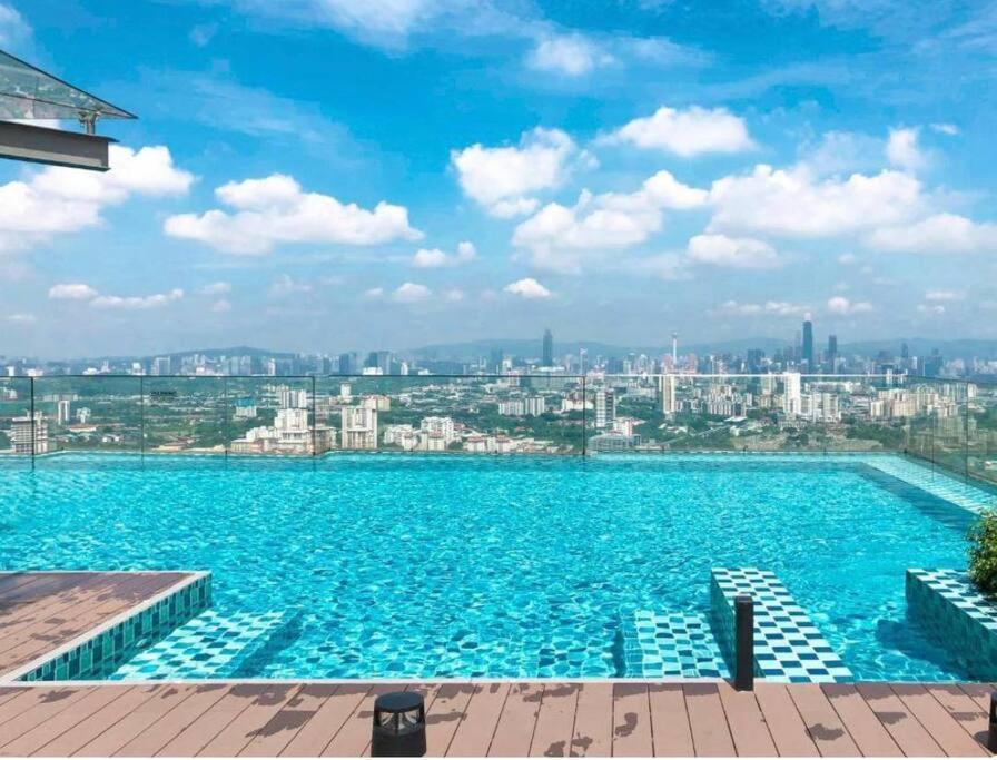 Modern EkoCheras Loft KLCC View near MRT FreeWifi