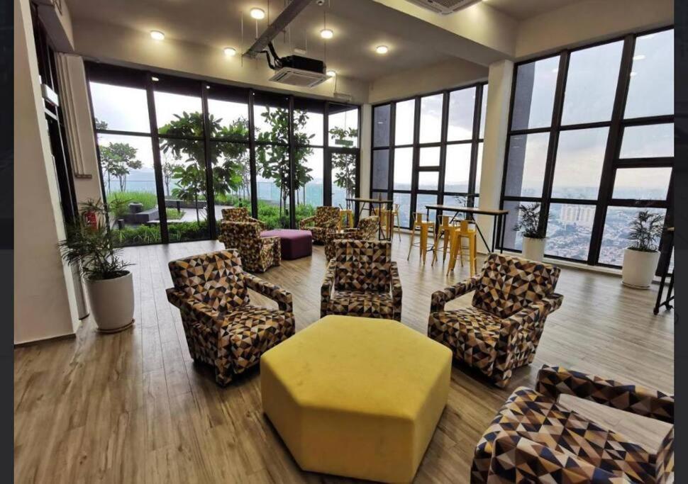 Modern EkoCheras Loft KLCC View near MRT FreeWifi