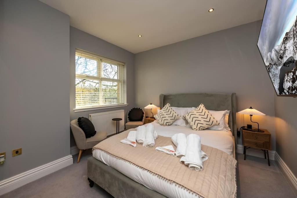 6* Lux 2 Bed Cottage on Island Near Lake District view 4