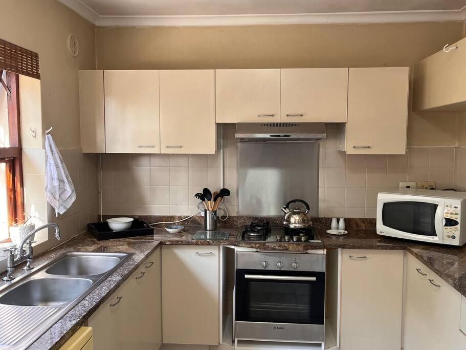 Lovely 3 bed home, 10 minute walk from the beach view 3