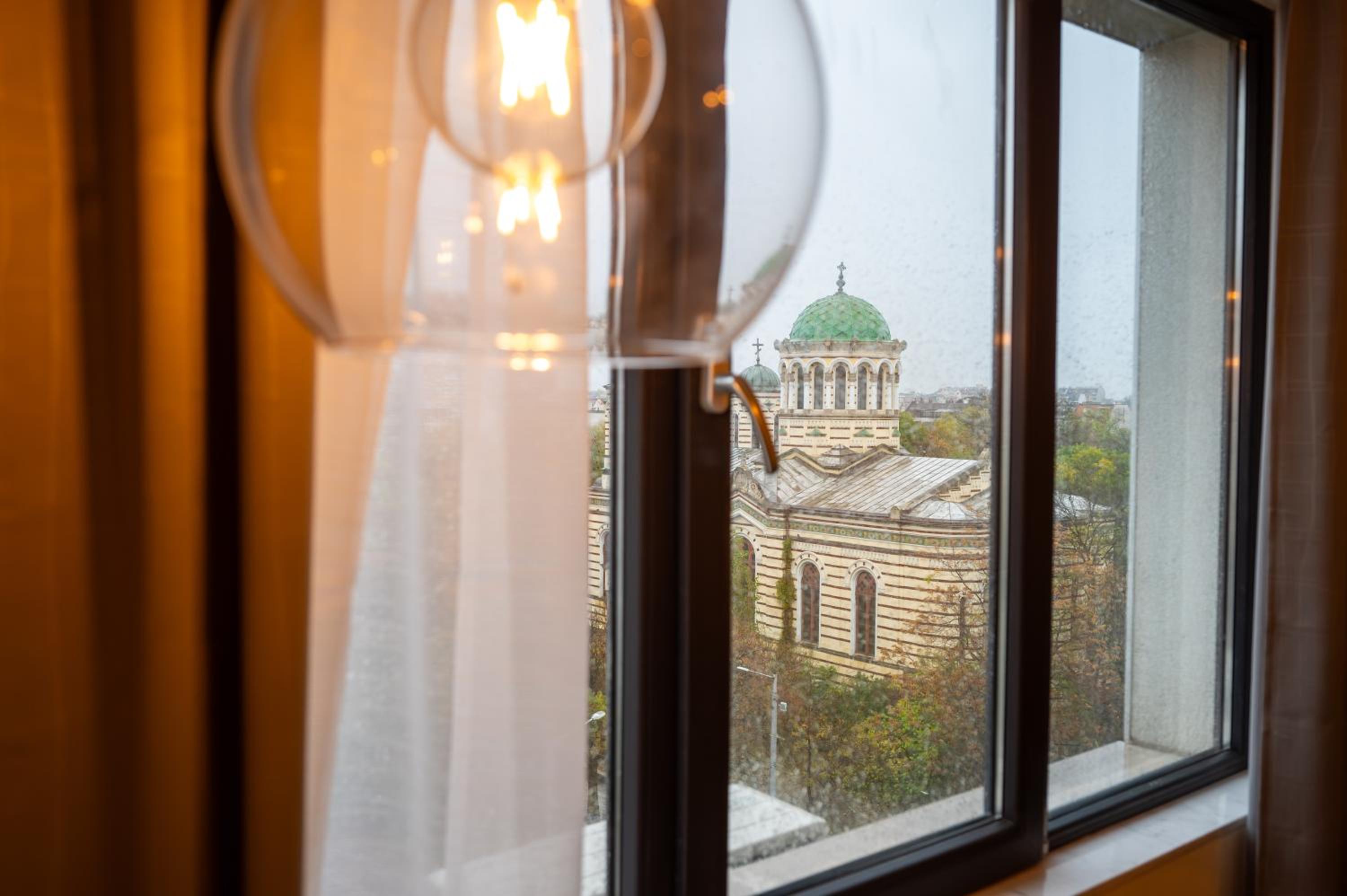Design 1BDR Apartment near City Center