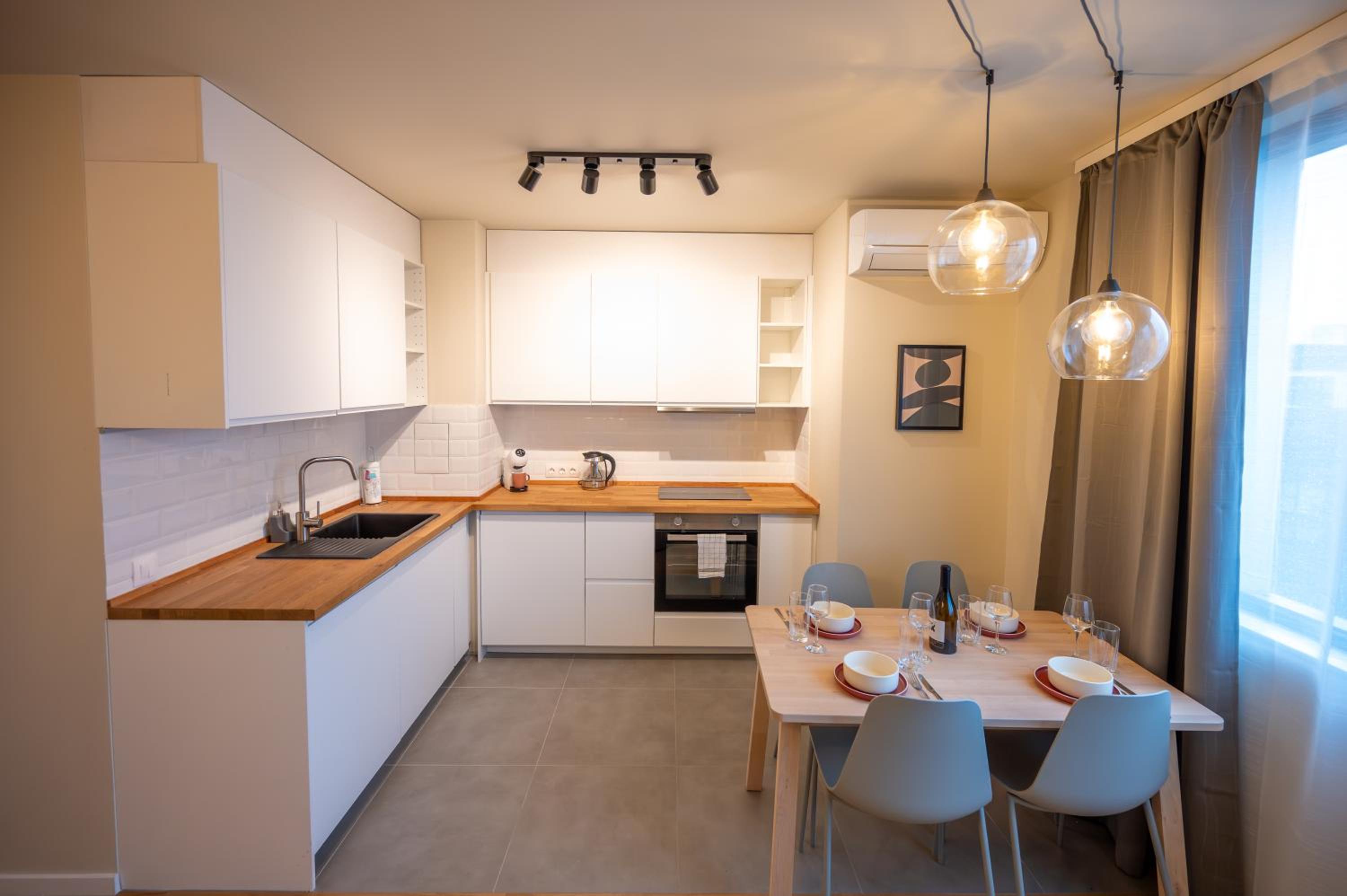 Design 1BDR Apartment near City Center