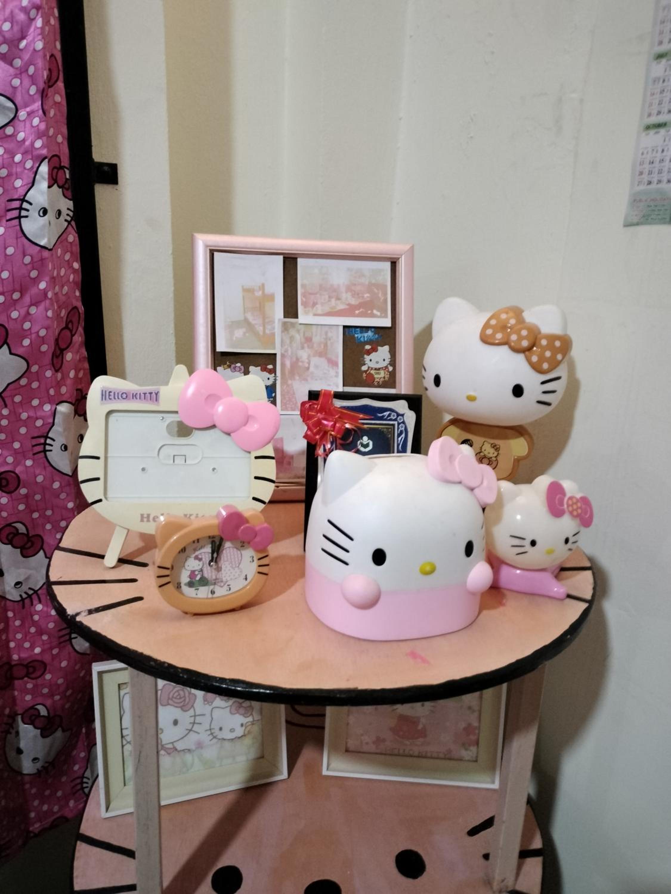Hello Kitty Backpackers photo 5