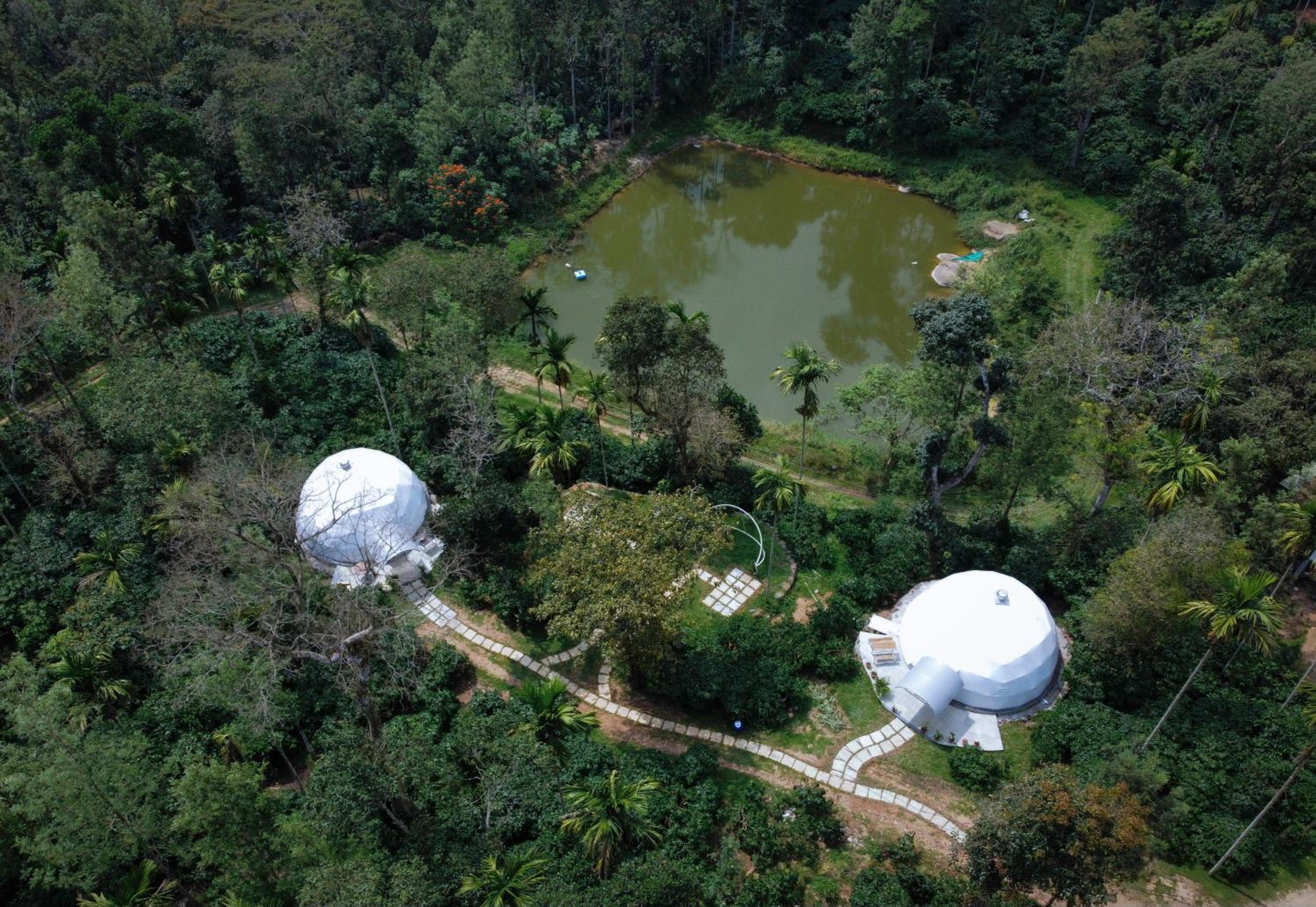 GeoLux - Luxurious Geodesic Dome
