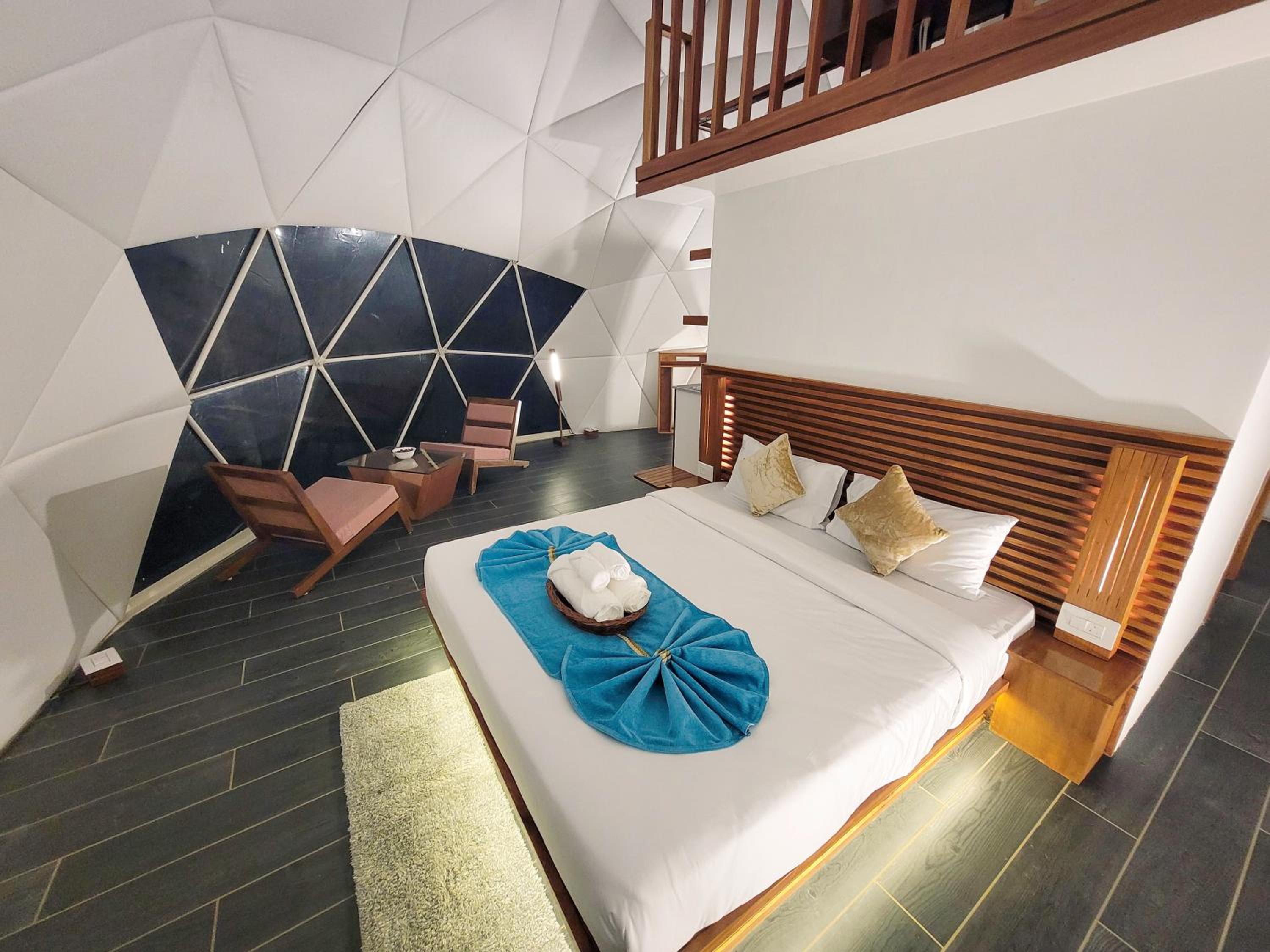 GeoLux - Luxurious Geodesic Dome