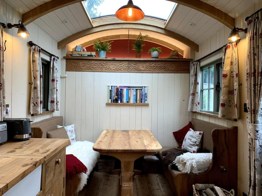 Newton Abbot Vacations - Rushford Shepherd's Hut - Property Image 25