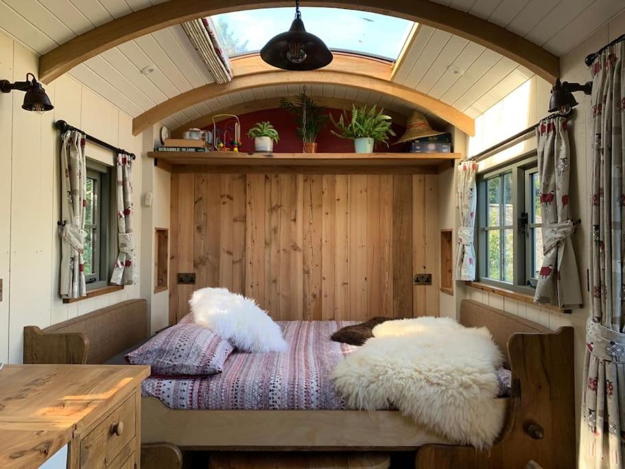 Newton Abbot Vacations - Rushford Shepherd's Hut - Property Image 26