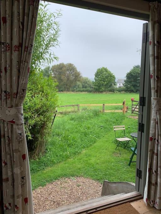 Newton Abbot Vacations - Rushford Shepherd's Hut - Property Image 15