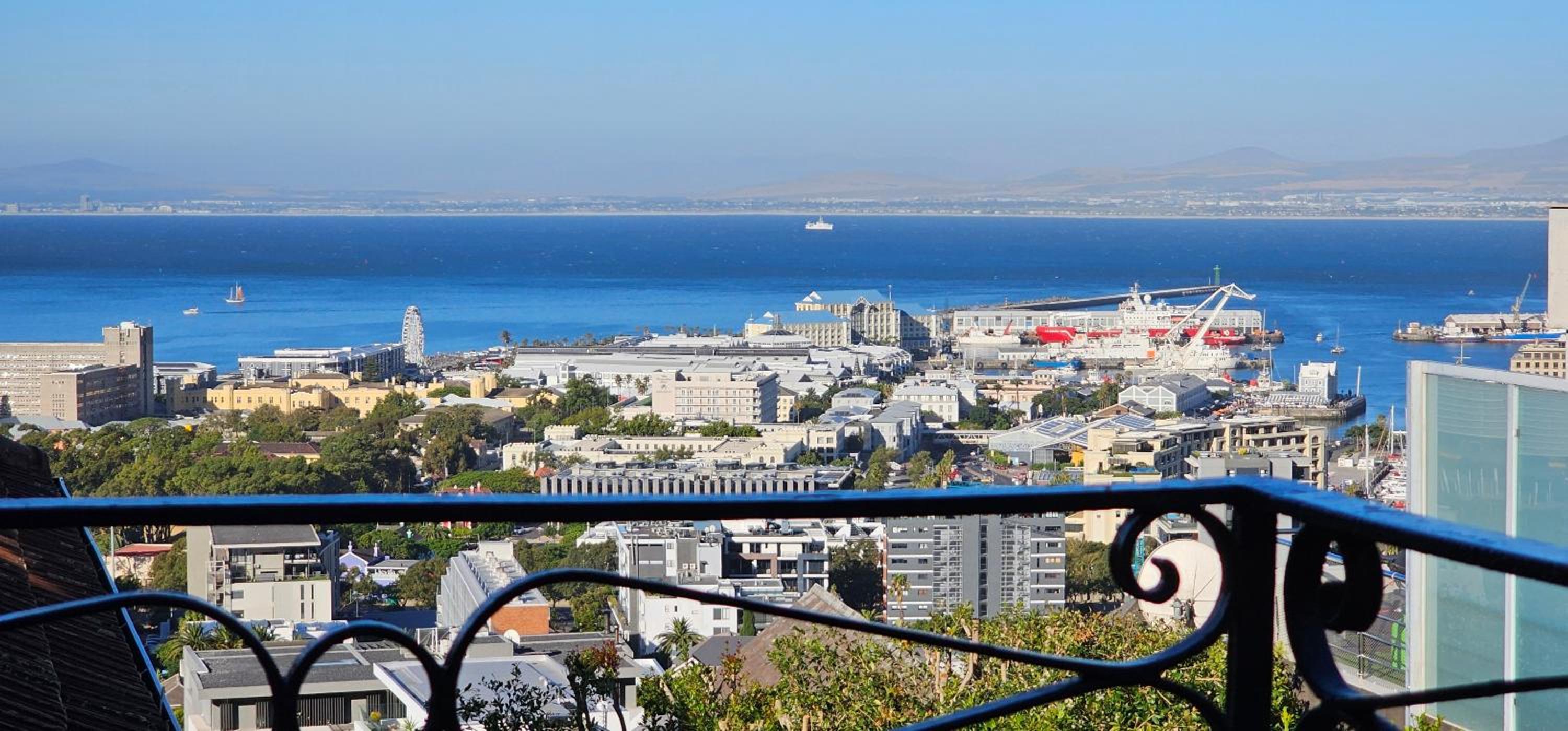 Spacious 2 bedroom Apartment - Harbour views view 3