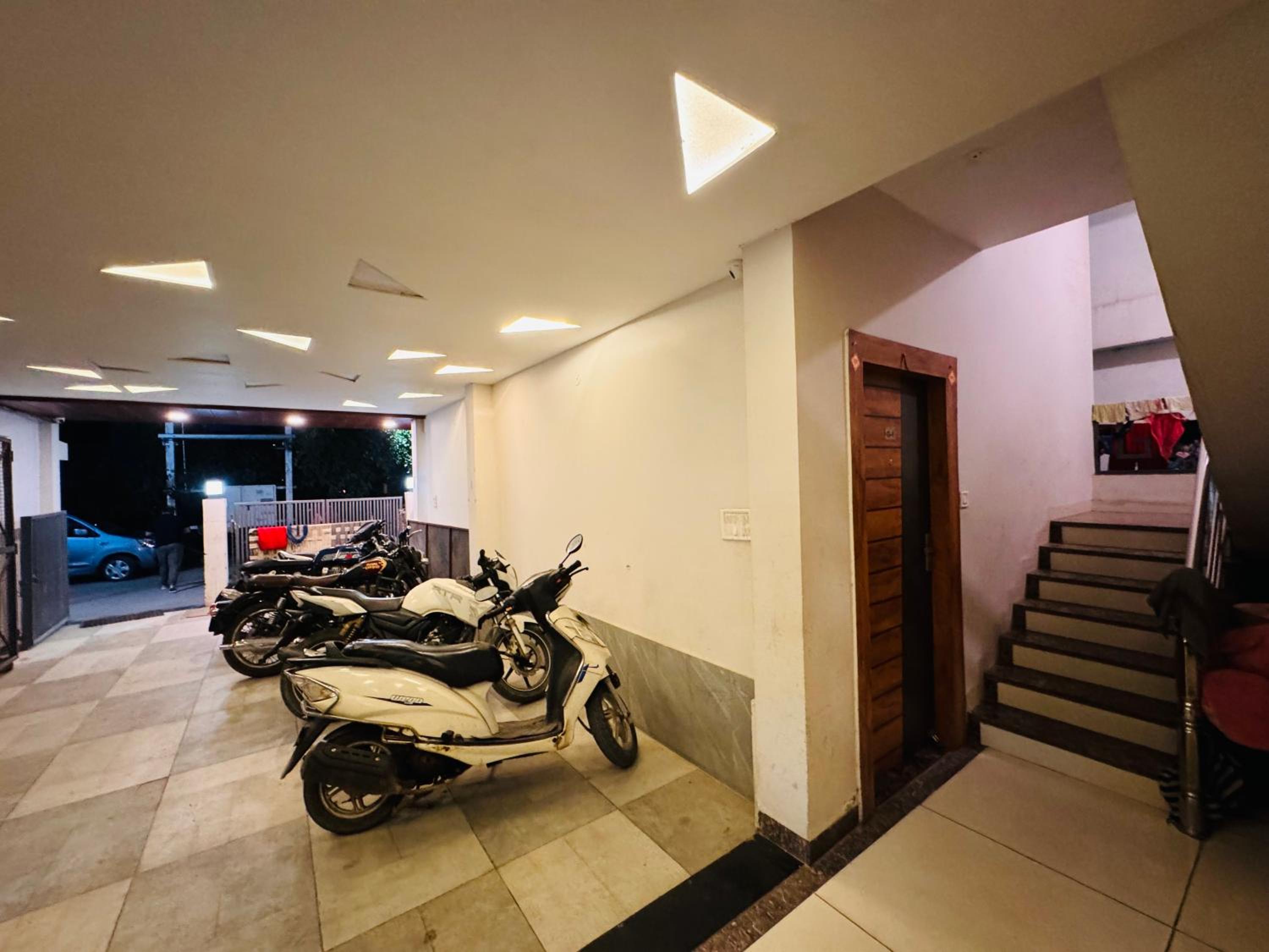 Home Escape 1BHK Apartment Near Bombay Hospital view 3