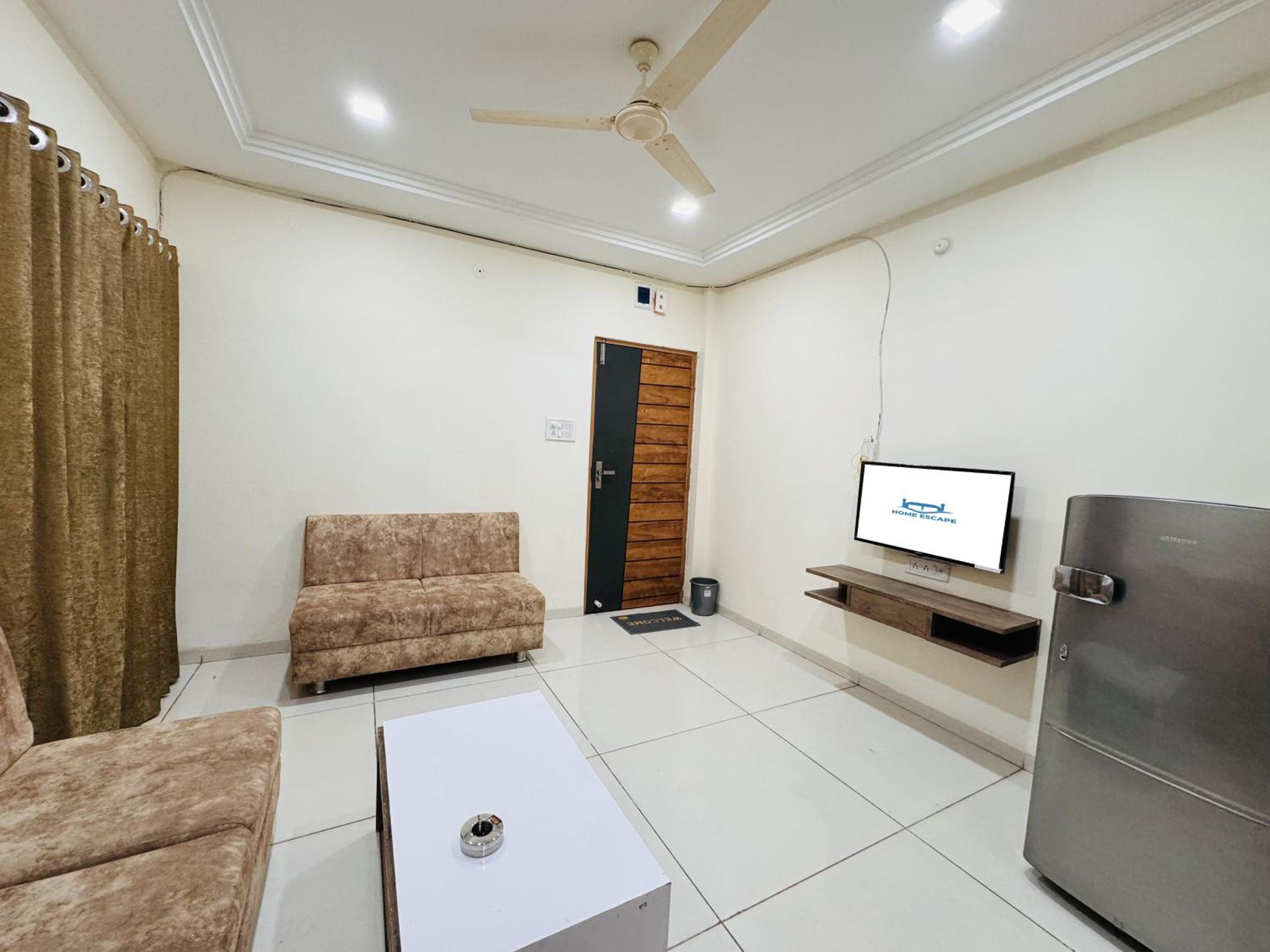 Home Escape 1BHK Apartment Near Bombay Hospital view 2