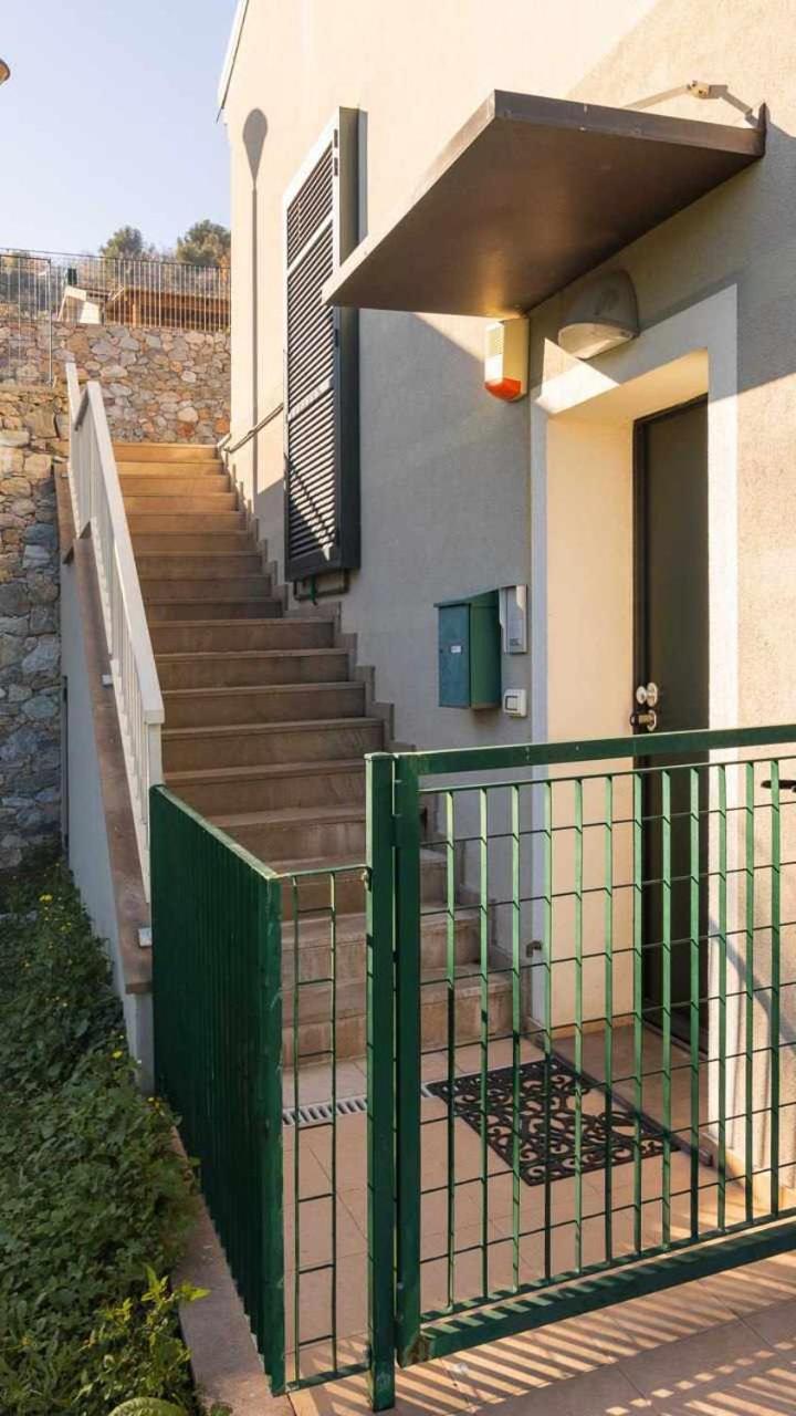 Piscina-Parking-Vista Mare La Perla Ligure - AC view 5