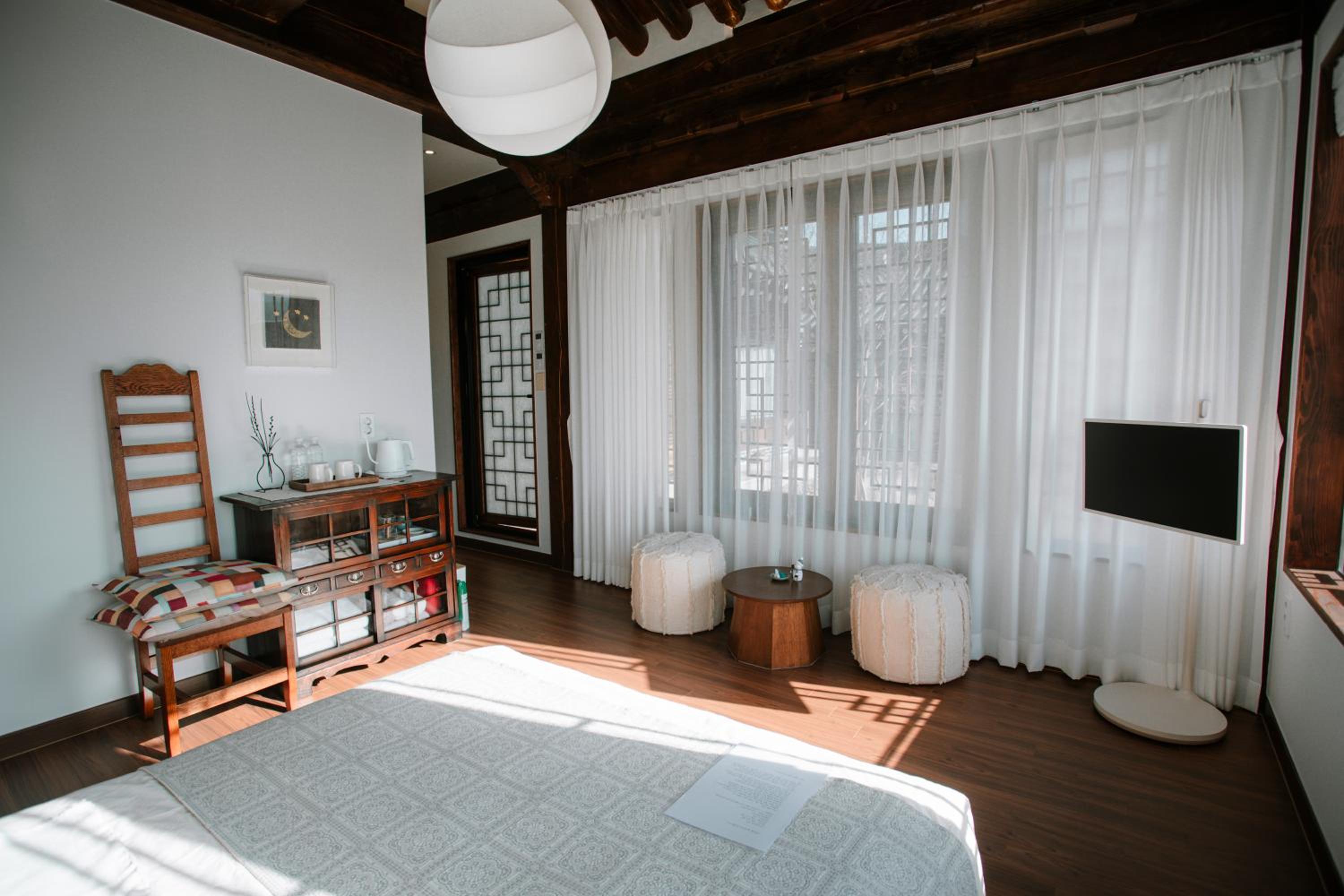Hanok Stay SungHyeDang view 4