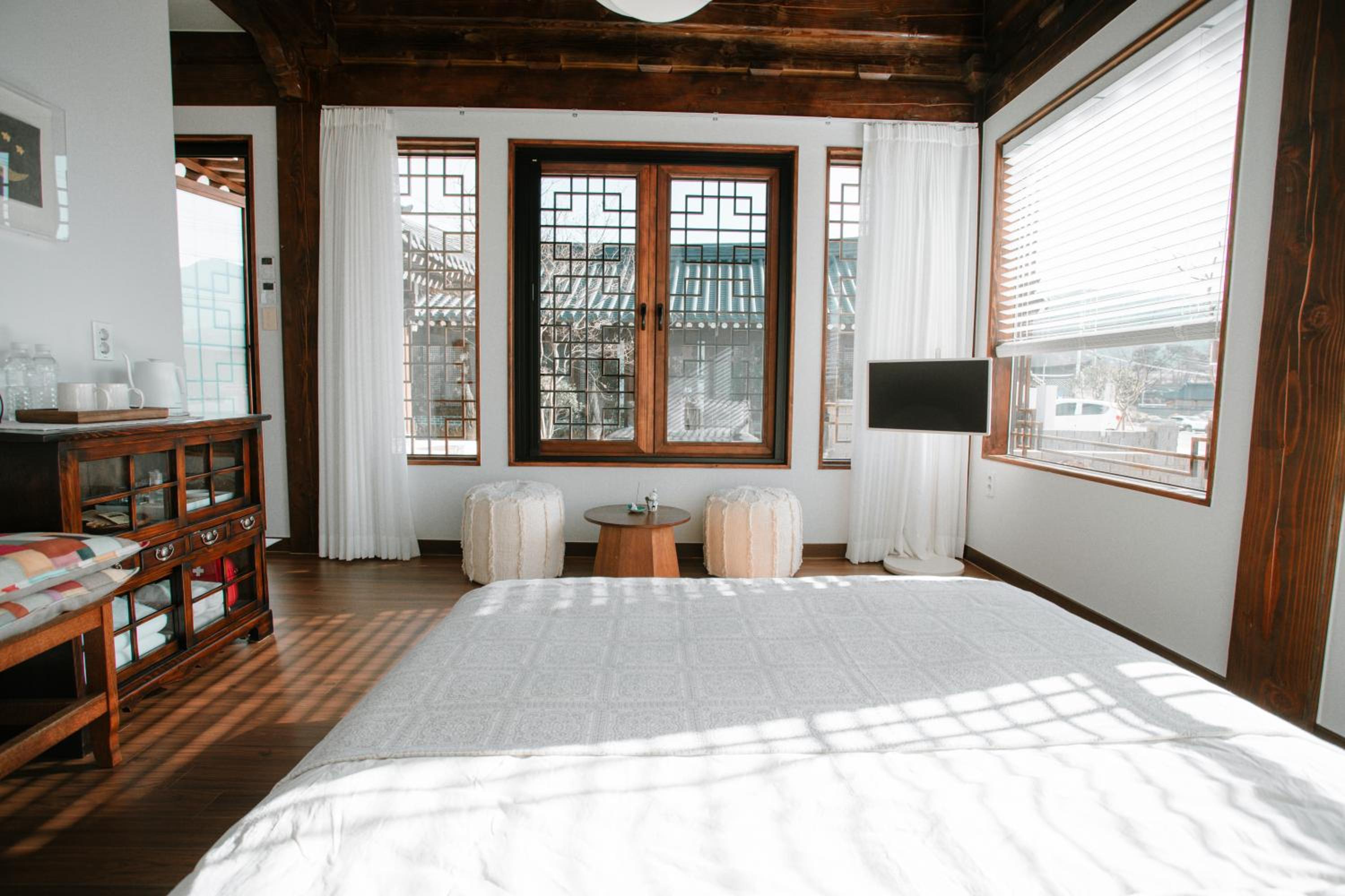 Hanok Stay SungHyeDang view 3
