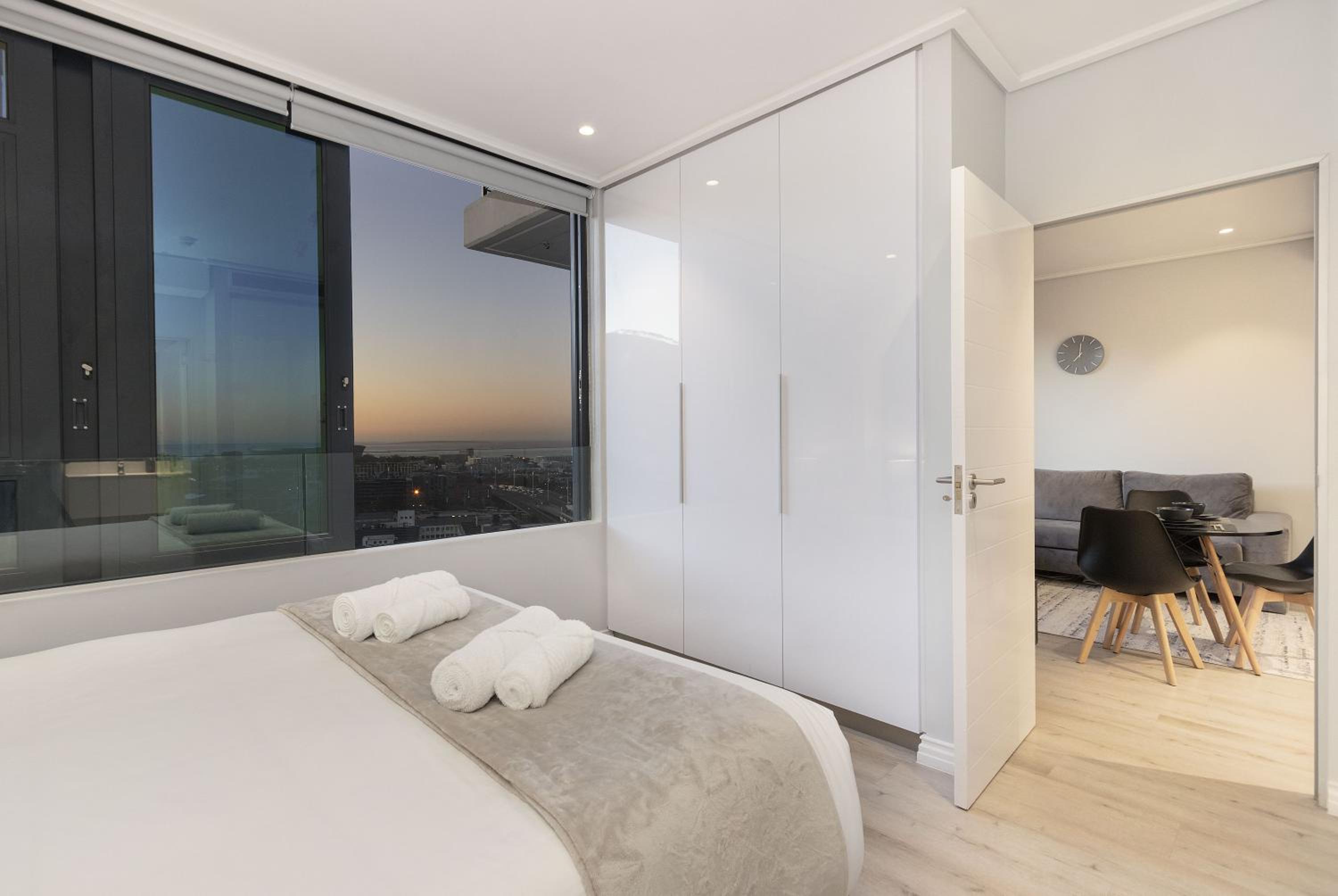 16 on Bree Unit 2117
