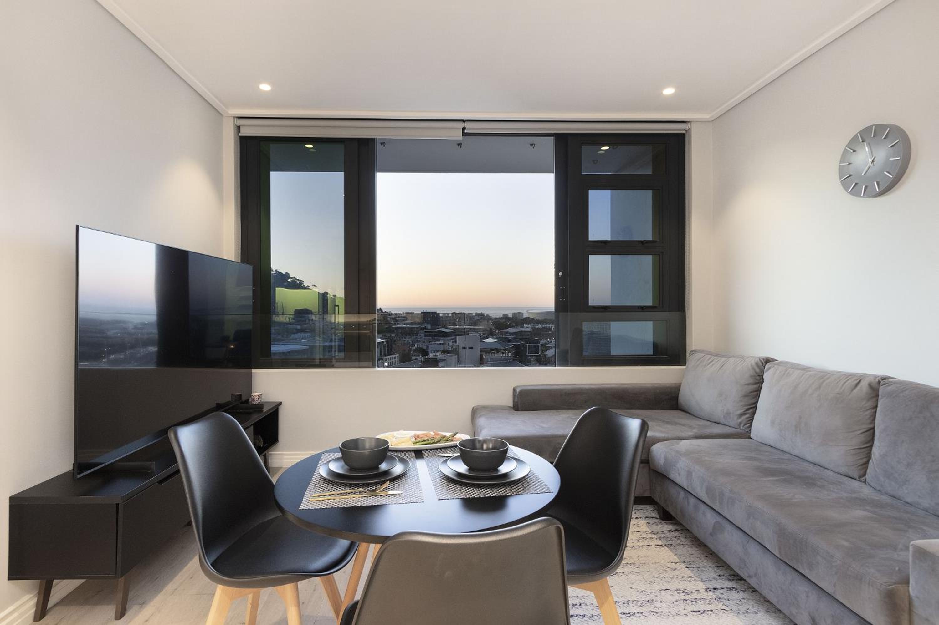 16 on Bree Unit 2117