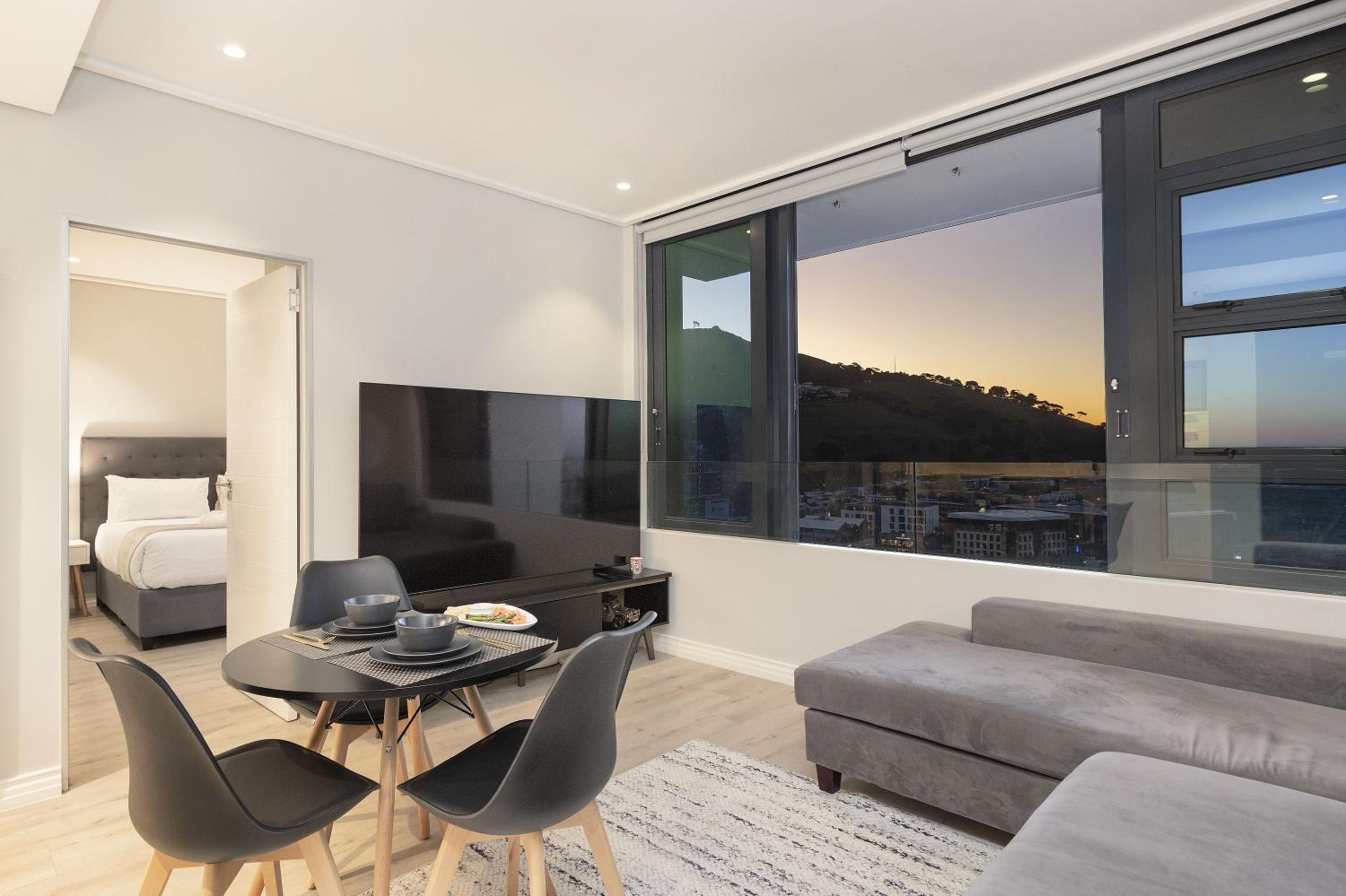 16 on Bree Unit 2117