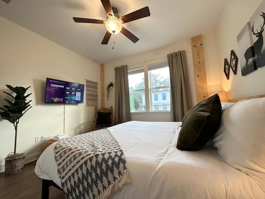 The Prairie Suite Newly Built Upscale Central view 5