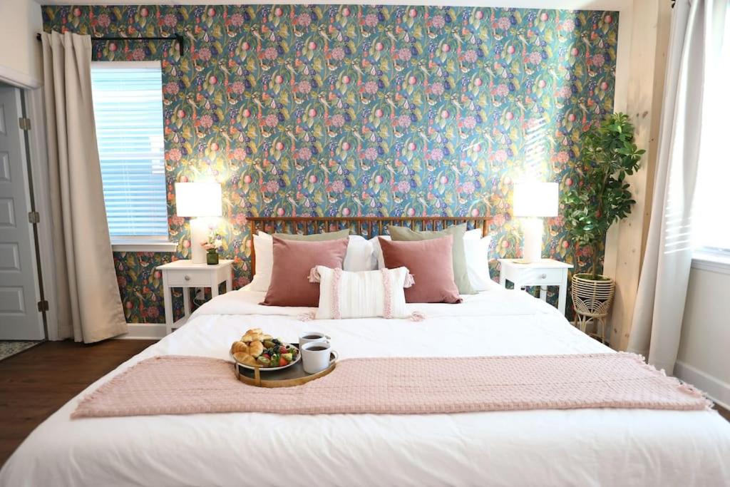 The Botanical Suite Newly Built Upscale Central