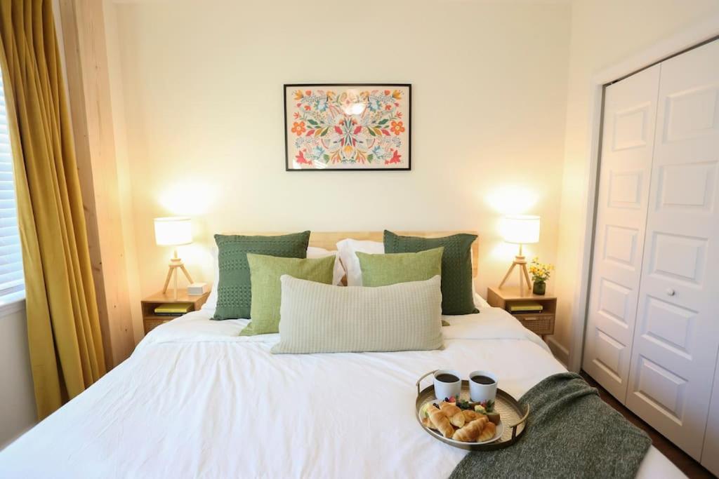 The Botanical Suite Newly Built Upscale Central