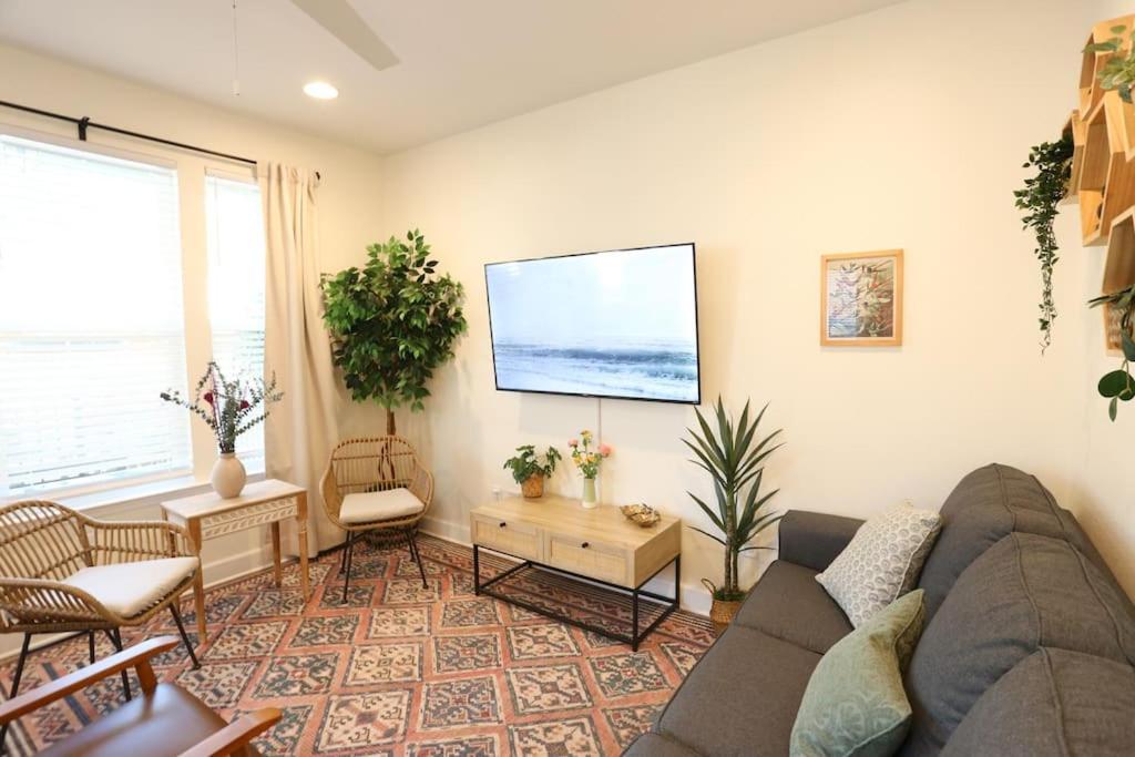 The Botanical Suite Newly Built Upscale Central, photo 26