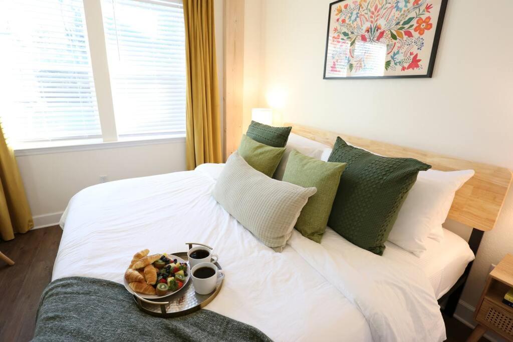 The Botanical Suite Newly Built Upscale Central, photo 33