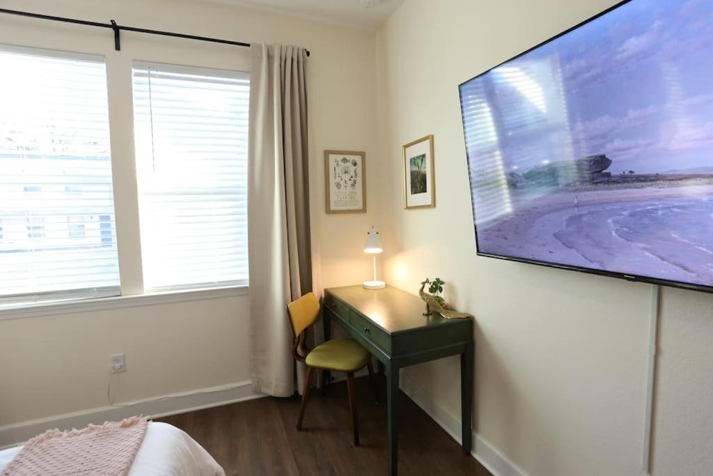 The Botanical Suite Newly Built Upscale Central, photo 25