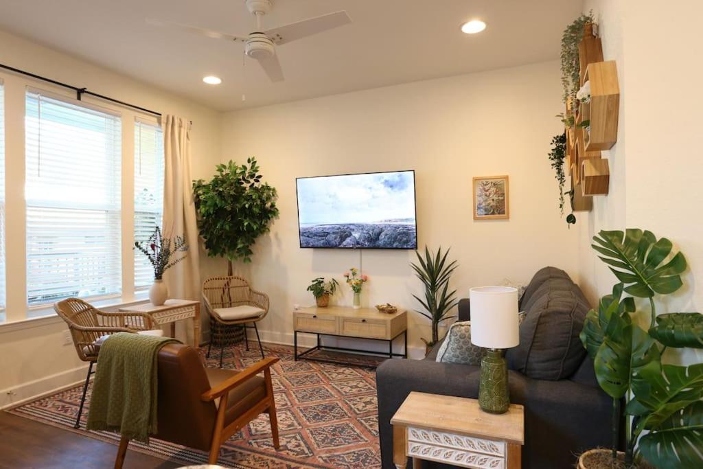 The Botanical Suite Newly Built Upscale Central