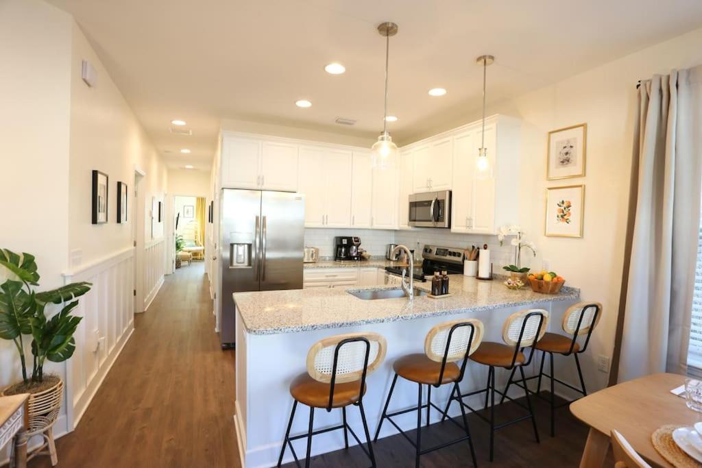 The Botanical Suite Newly Built Upscale Central