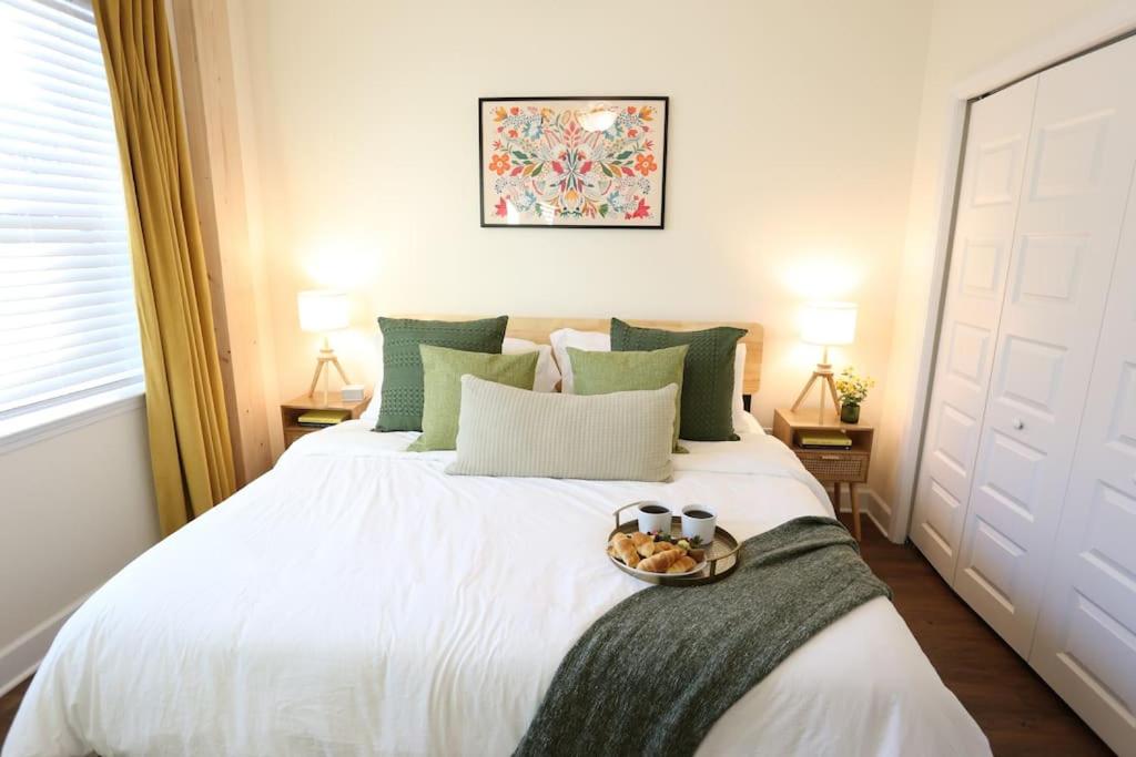 The Botanical Suite Newly Built Upscale Central