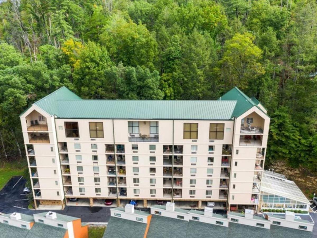 GT502 Newly Remodeled Gatlinburg Condo w Pool