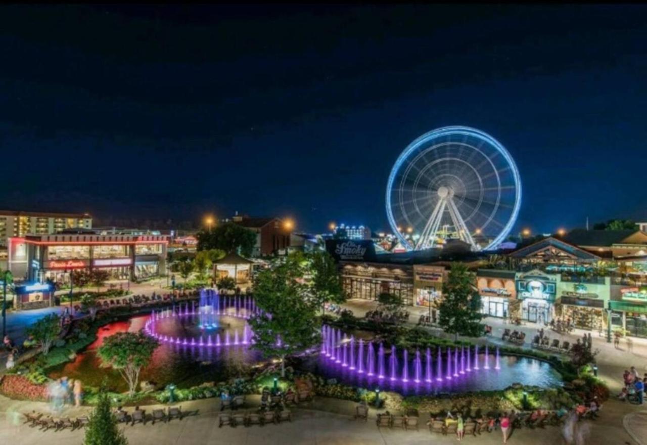 GT307 Romantic Condo Downtown Gatlinburg & Pool view 4