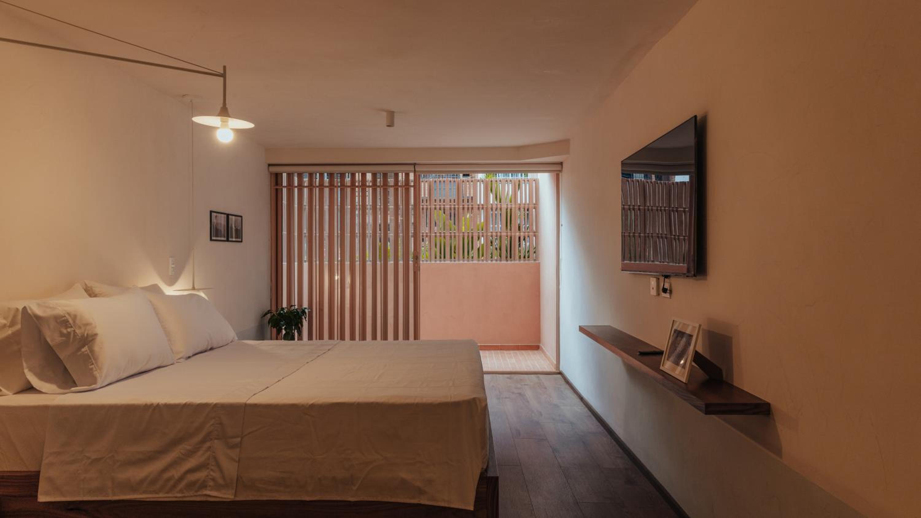 NEW Cozy Duplex in Laureles with A/C and WI-FI