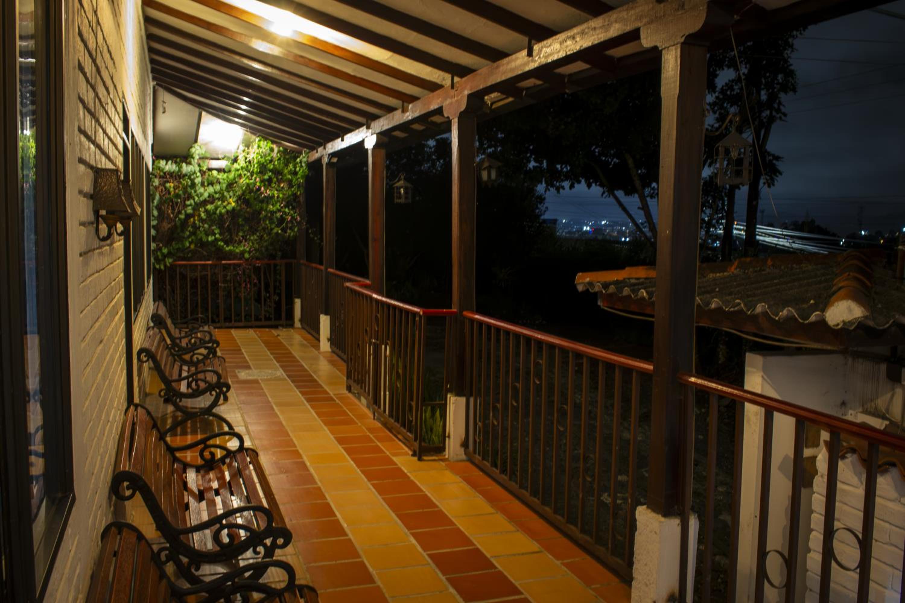 VILLA ALEJANDRA - Hermosa FINCA cerca al centro - Sendero - Jacuzzi